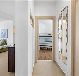 2 bedroom apartment with pool in Okrug Gornji on Ciovo Island, sleeps 6